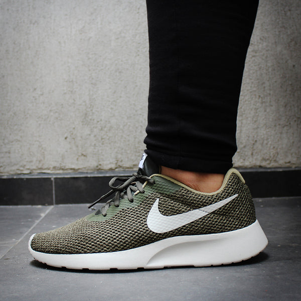 Nike tanjun se verde best sale